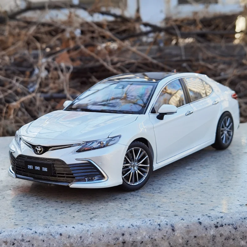1:18 2021 Toyota Camry Alloy Model - Image 3