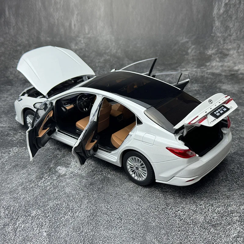 1/18 2024 Toyota Camry Alloy Model - Image 6