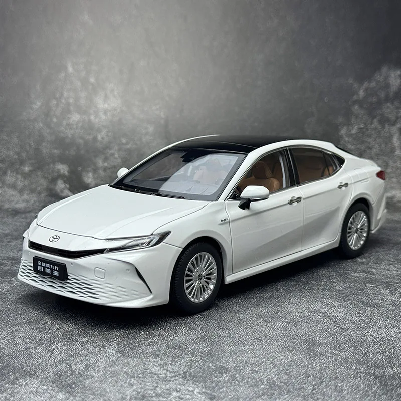1/18 2024 Toyota Camry Alloy Model - Image 2
