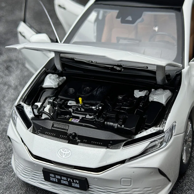 1/18 2024 Toyota Camry Alloy Model - Image 4