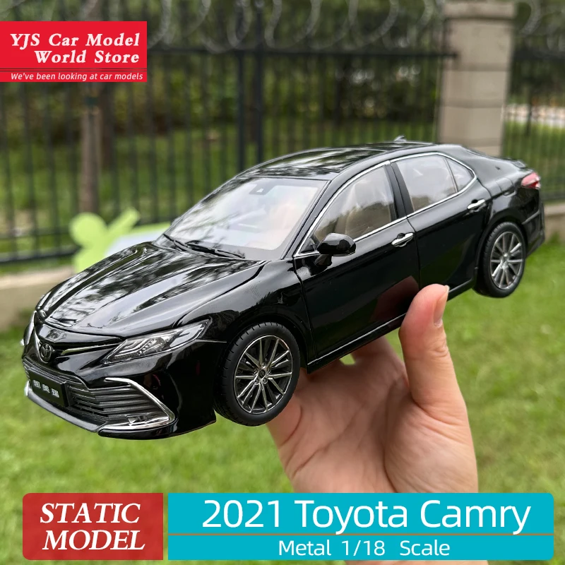 1:18 2021 Toyota Camry Alloy Model - Image 2